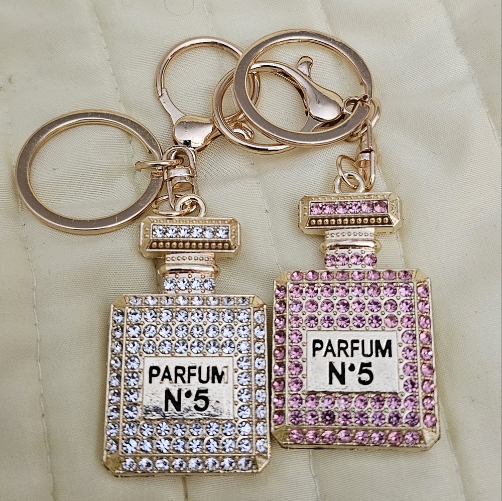 2 x 23g,(4x3x0.5) LxWxDcm, 10cm total length, Pink/Silver KeyChain, "Parfum N°5"